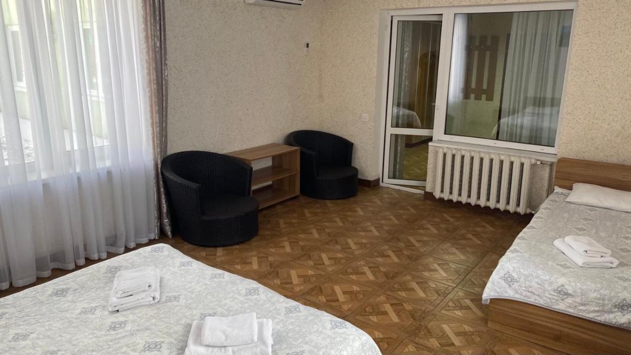 Zelenyi Kampus Hotel Одеса Екстериор снимка